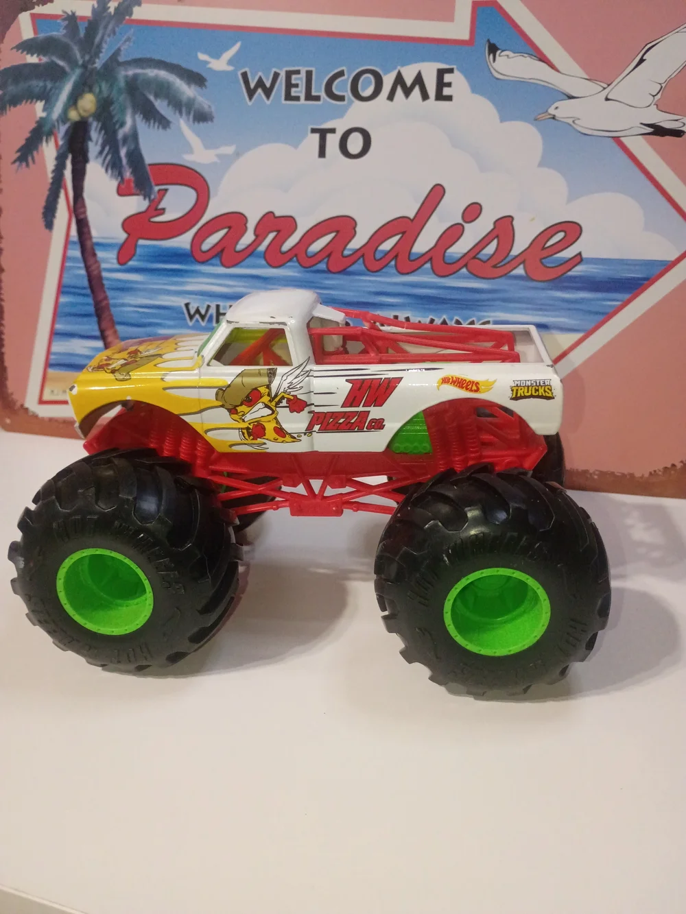 Hot Wheels -HW Pizza Monster Truck 1/24 Scale